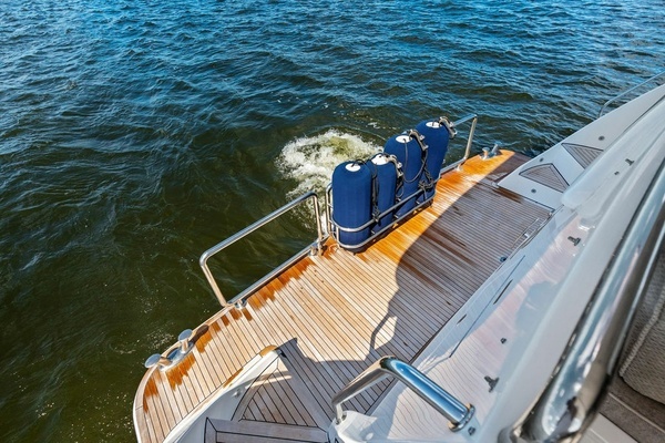 2005 Horizon 82