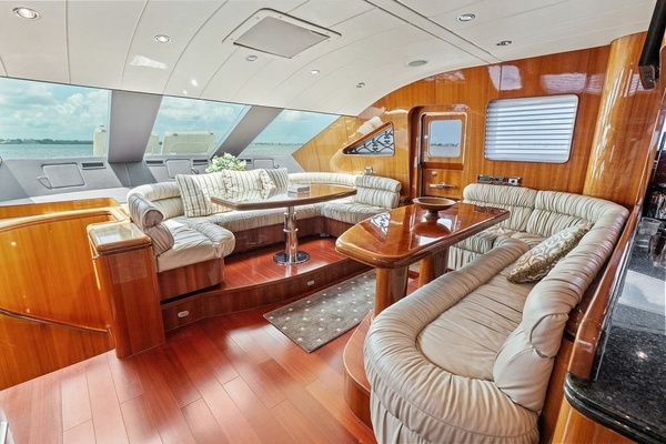2005 Horizon 82