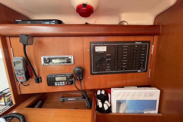 Beneteau 393 nav station