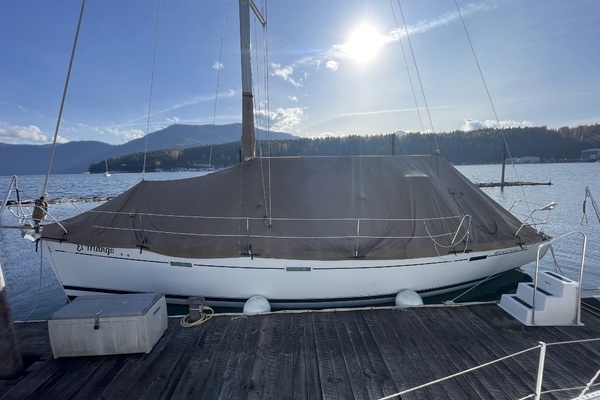 2007 Beneteau 393 sailboat docked with full cover