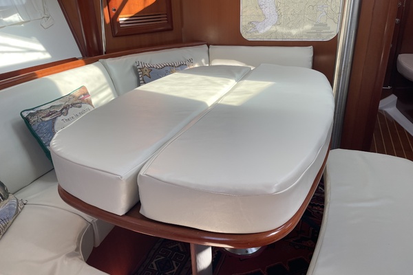 Salon with cushions for extra berth