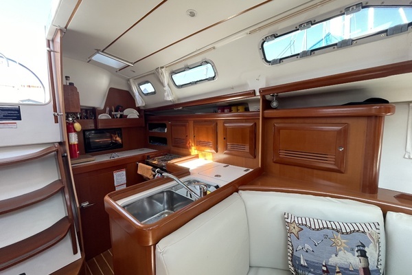 Photo of the 2007 Beneteau Oceanis 393 "El Mango"