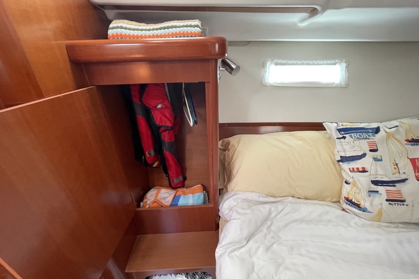 Aft cabin with storage