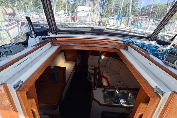 37ft Pacific Seacraft Yacht For Sale