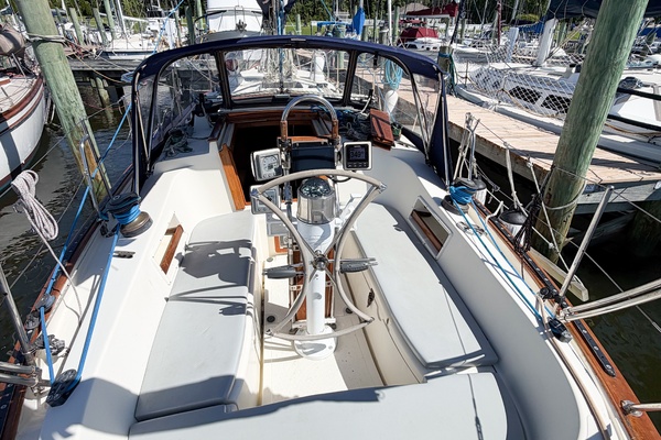 37ft Pacific Seacraft Yacht For Sale