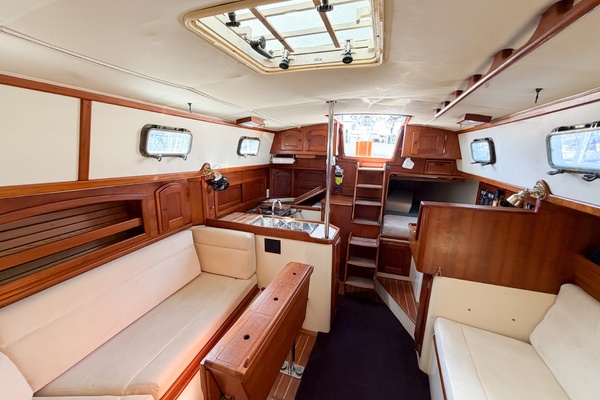 37ft Pacific Seacraft Yacht For Sale