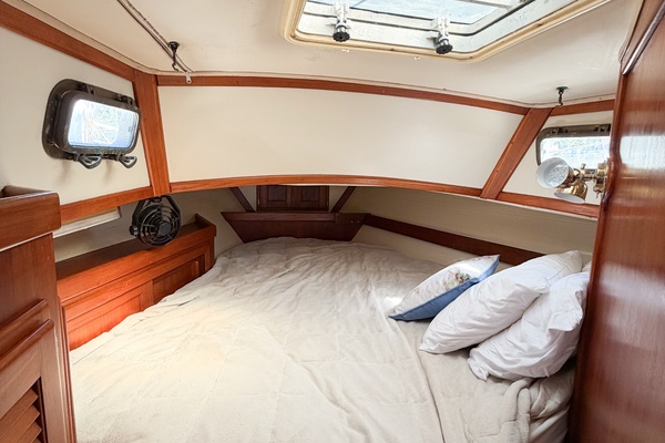 37ft Pacific Seacraft Yacht For Sale