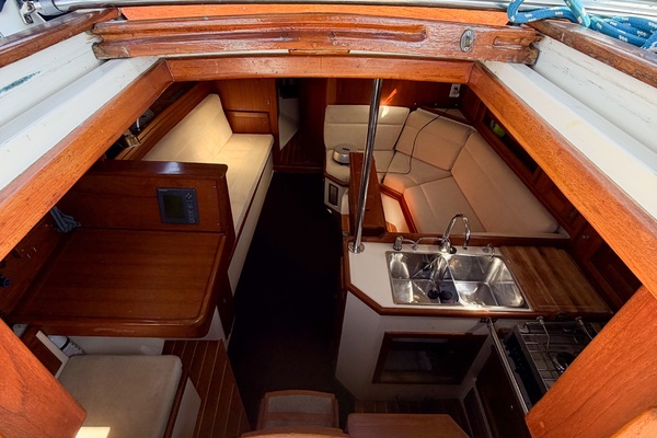 37ft Pacific Seacraft Yacht For Sale