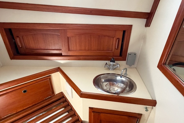 37ft Pacific Seacraft Yacht For Sale