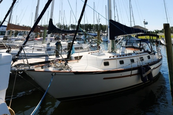 37ft Pacific Seacraft Yacht For Sale