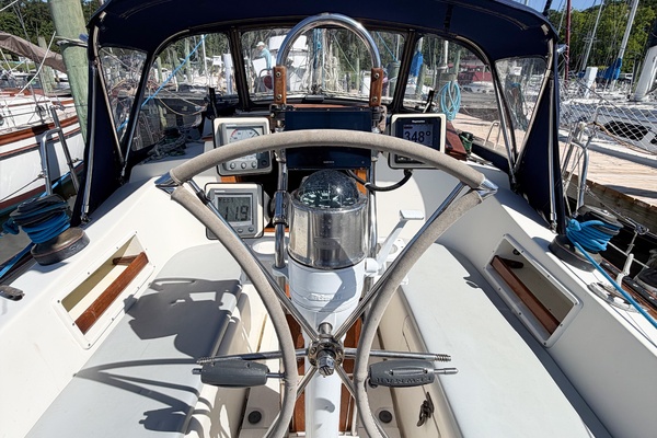 37ft Pacific Seacraft Yacht For Sale
