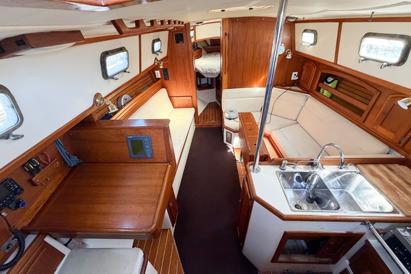 37ft Pacific Seacraft Yacht For Sale