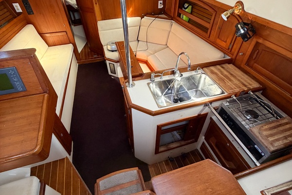 37ft Pacific Seacraft Yacht For Sale
