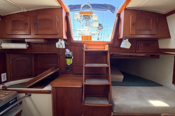 37ft Pacific Seacraft Yacht For Sale