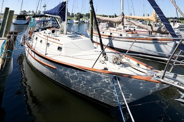 37ft Pacific Seacraft Yacht For Sale