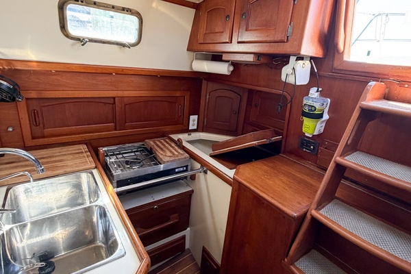37ft Pacific Seacraft Yacht For Sale