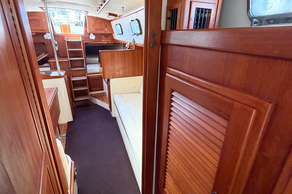 37ft Pacific Seacraft Yacht For Sale