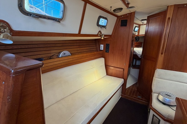 37ft Pacific Seacraft Yacht For Sale