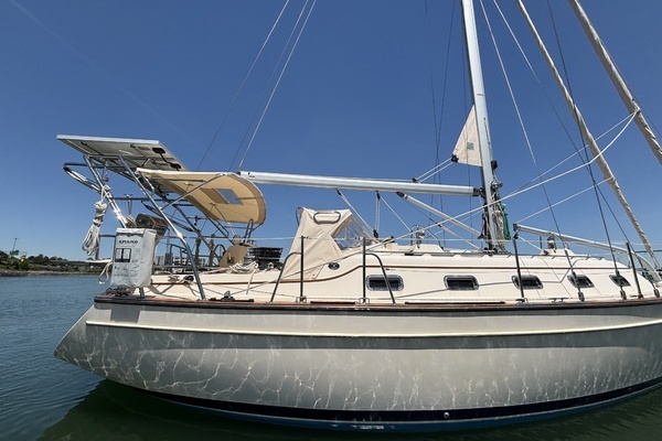 Island Packet  Yacht For Sale