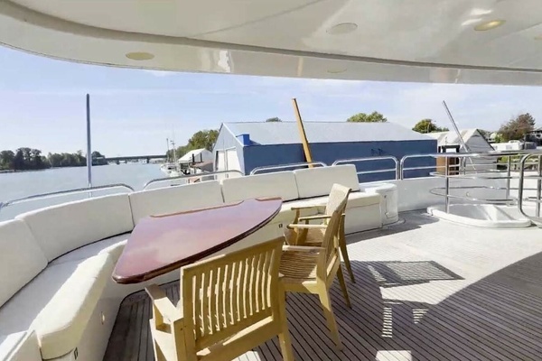 2004 Benetti 145