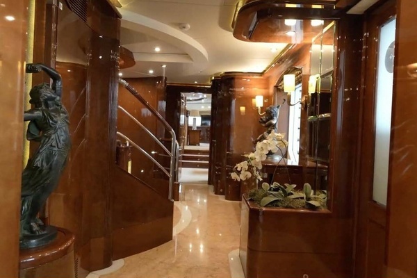 2004 Benetti 145
