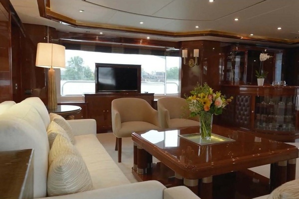 2004 Benetti 145