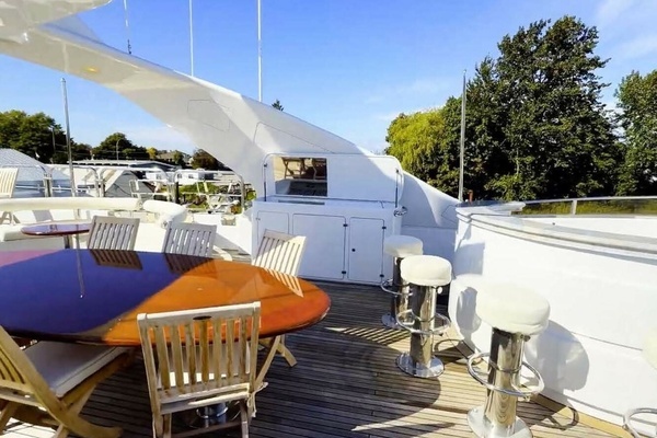 2004 Benetti 145