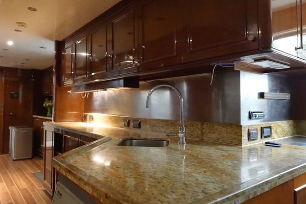 2004 Benetti 145