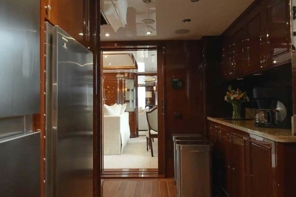 2004 Benetti 145