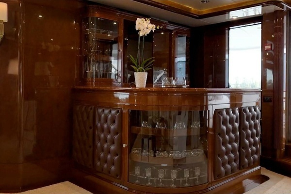 2004 Benetti 145