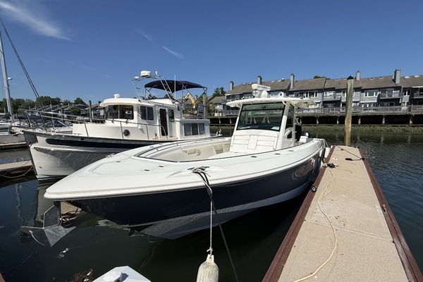 2016 Boston Whaler 37