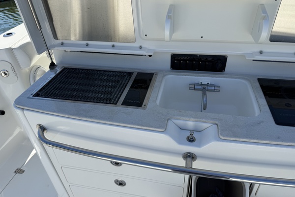 37ft Boston Whaler Yacht For Sale
