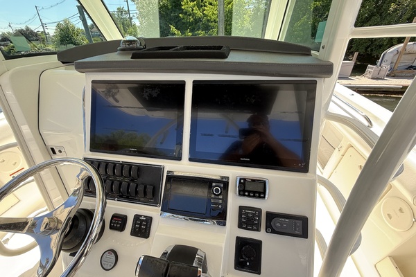 37ft Boston Whaler Yacht For Sale