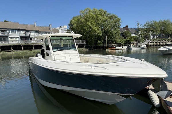 2016 Boston Whaler 37