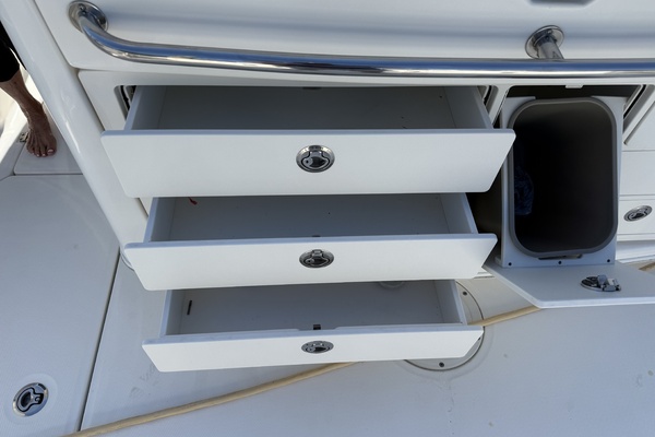 37ft Boston Whaler Yacht For Sale