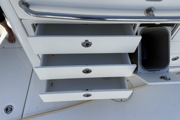 2016 Boston Whaler 37