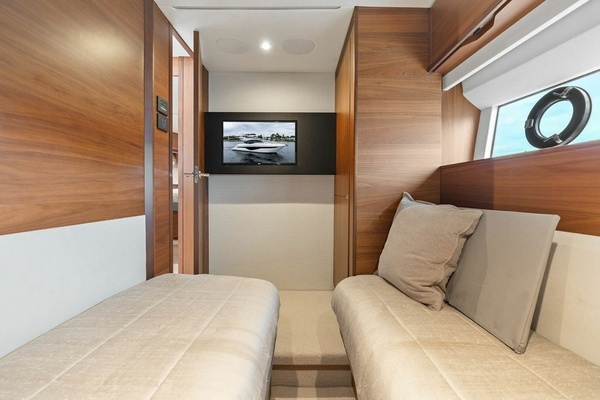 2020 Princess 62
