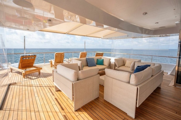 Sundeck Stern