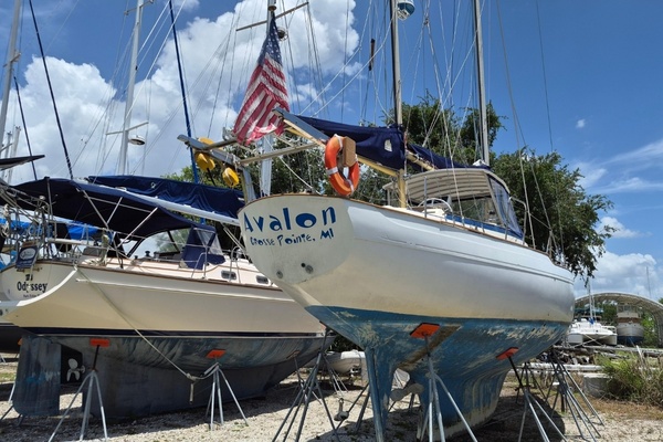 42ft Camper  amp  Nicholsons Yacht For Sale