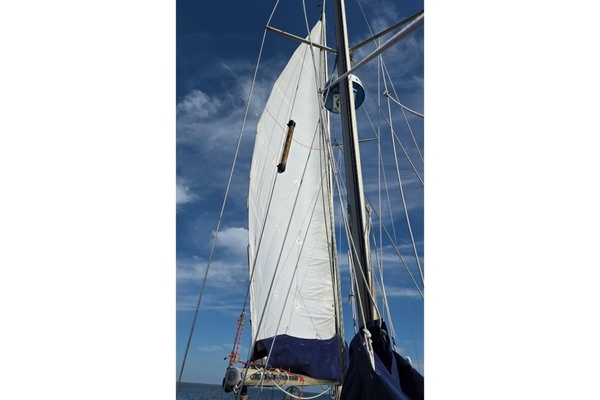 42ft Camper  amp  Nicholsons Yacht For Sale