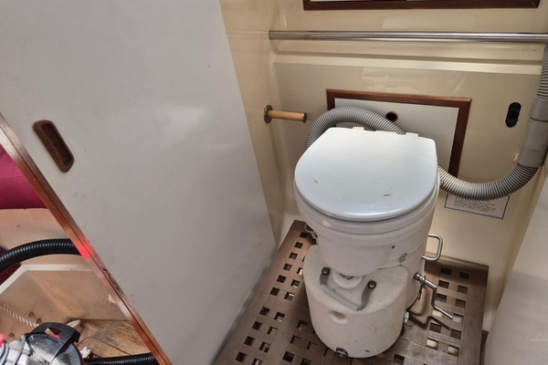 42ft Camper  amp  Nicholsons Yacht For Sale