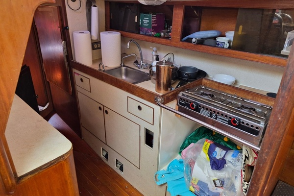 42ft Camper  amp  Nicholsons Yacht For Sale