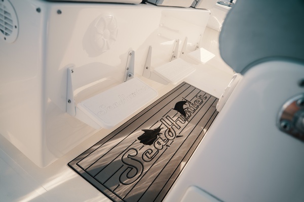 HATCHLIFE 41ft SeaHunter Yacht For Sale