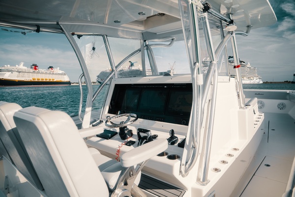 HATCHLIFE 41ft SeaHunter Yacht For Sale