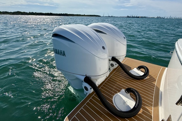28ft Regulator Yacht For Sale