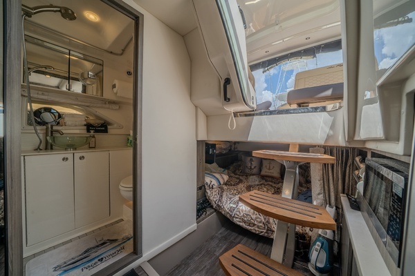 Sea Ray 320 Sundancer Yacht For Sale
