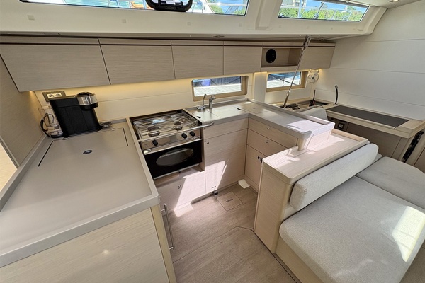 AVANT 51ft Beneteau Yacht For Sale