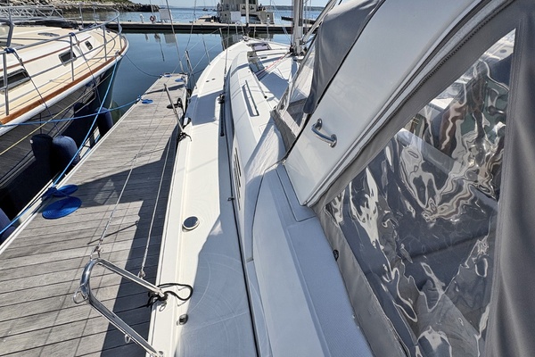 AVANT 51ft Beneteau Yacht For Sale