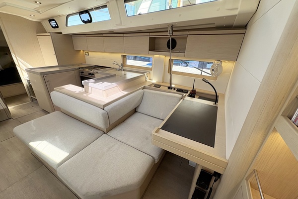AVANT 51ft Beneteau Yacht For Sale