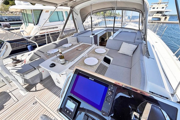 AVANT 51ft Beneteau Yacht For Sale